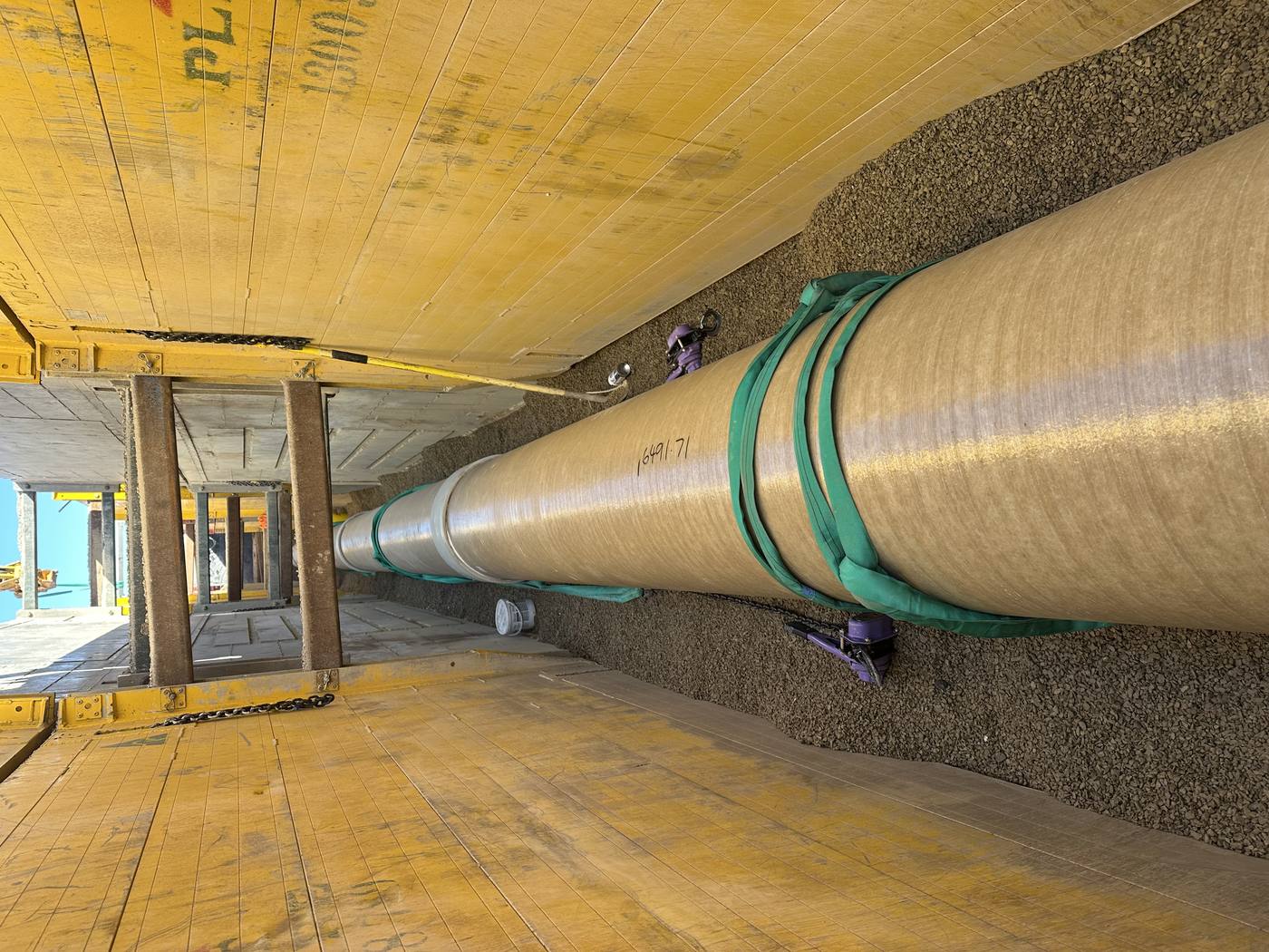 Pipe installation in supported trench